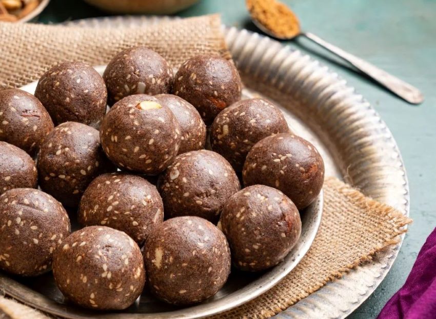 Ragi Laddu (No-bake)